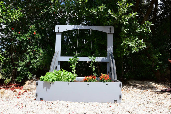 Vegetable Grow Bed W/ Trellising Kit